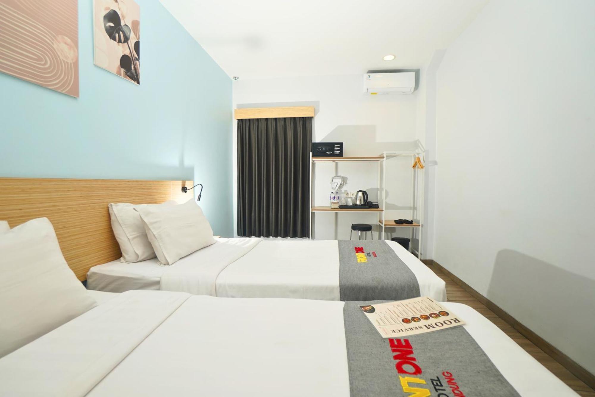 Front One Hotel Pasir Koja Bandung Exterior foto
