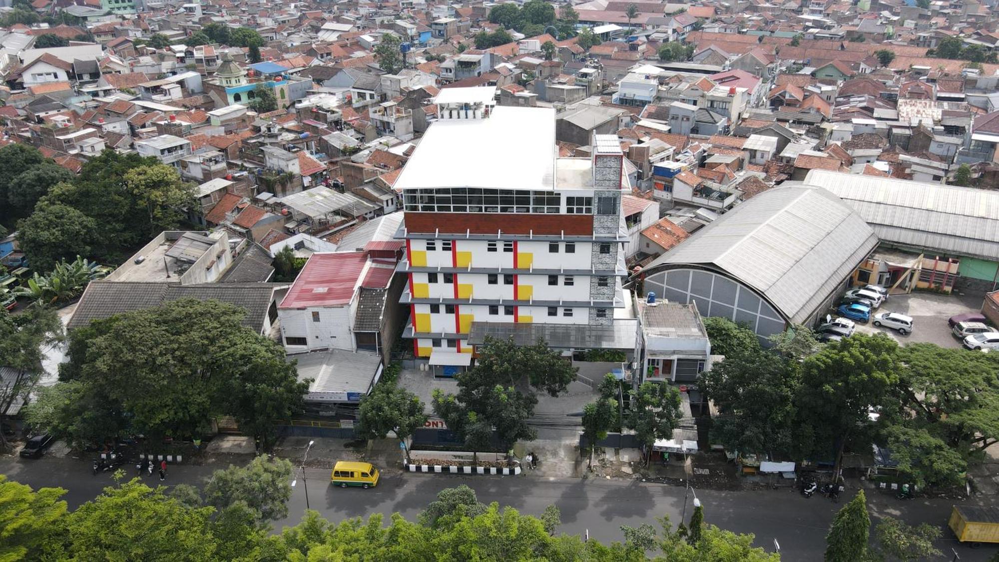 Front One Hotel Pasir Koja Bandung Exterior foto